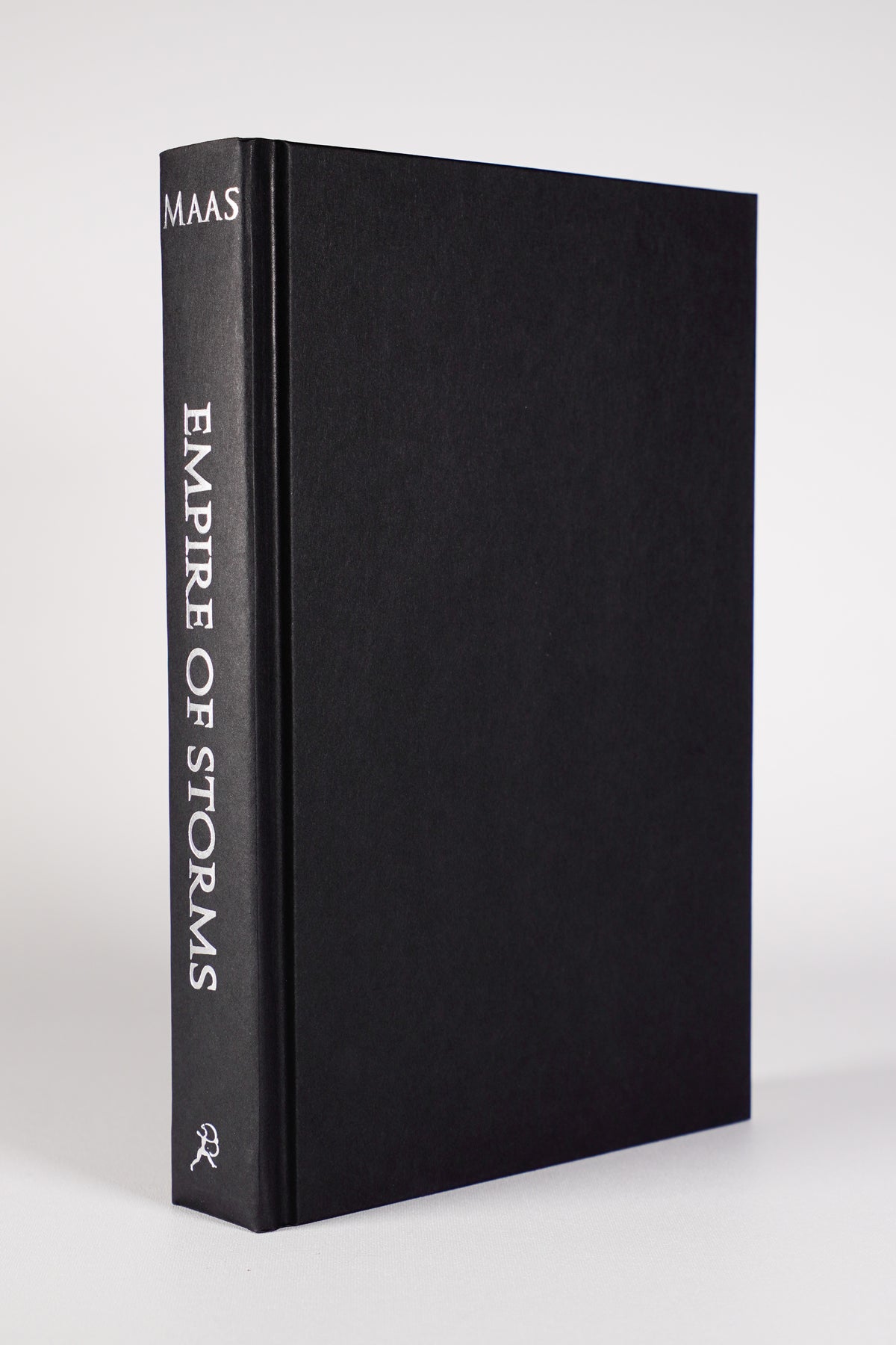 Empire of Storms naked hardcover beneath the dust jacket from the 2018 Throne of Glass box set