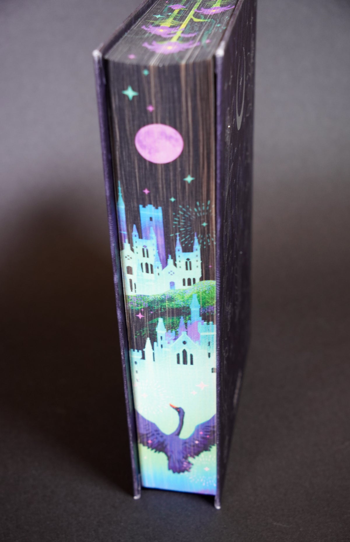 Decorated fore-edge