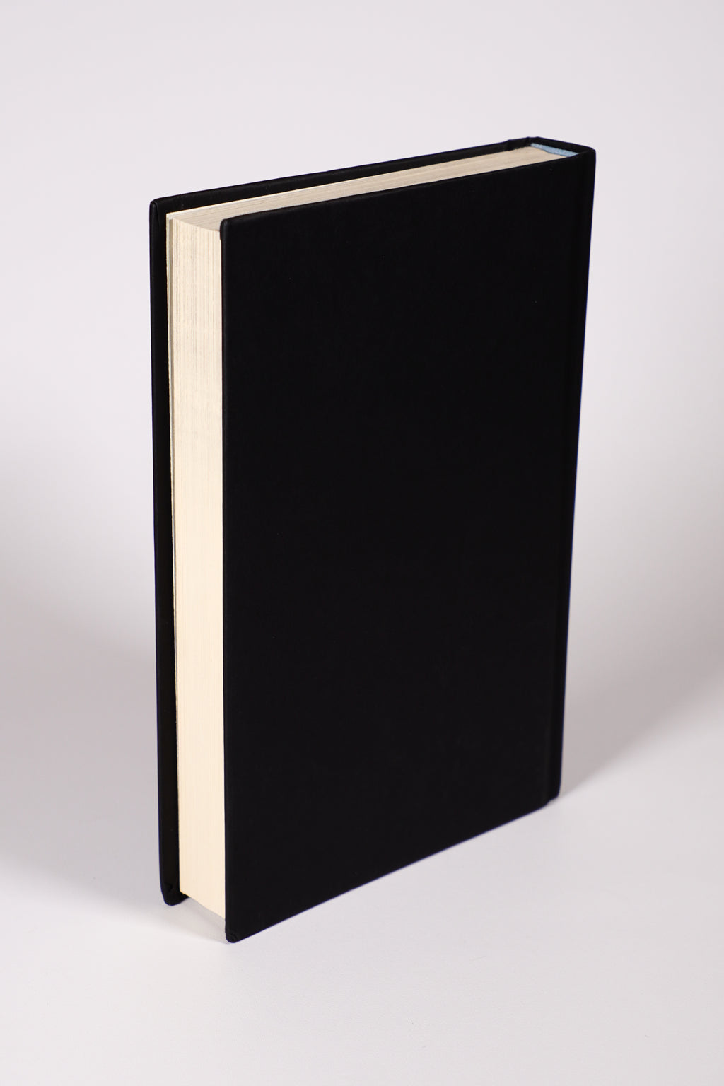 Throne of Glass black back board and page edges