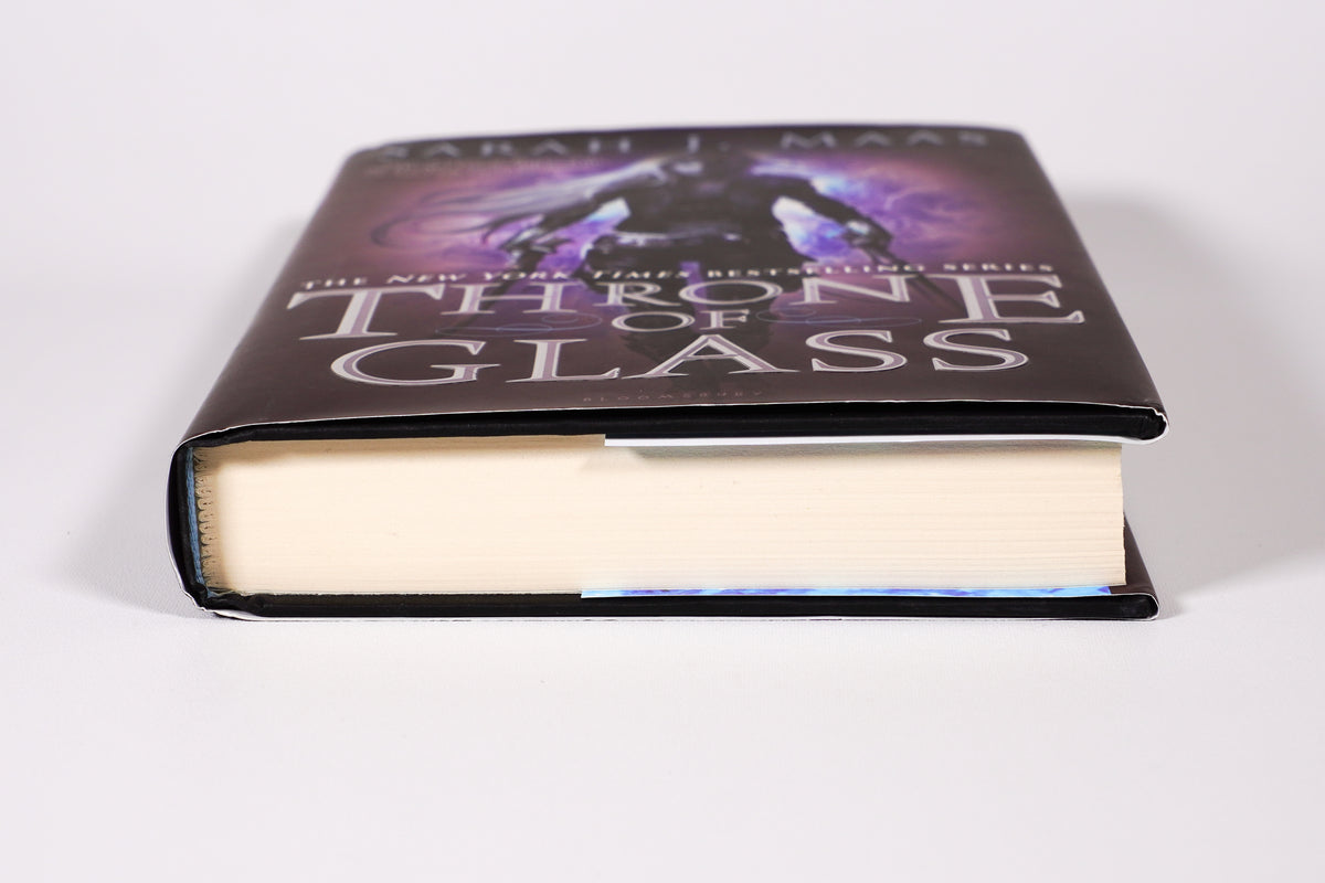 Throne of Glass bottom page edges and jacket detail