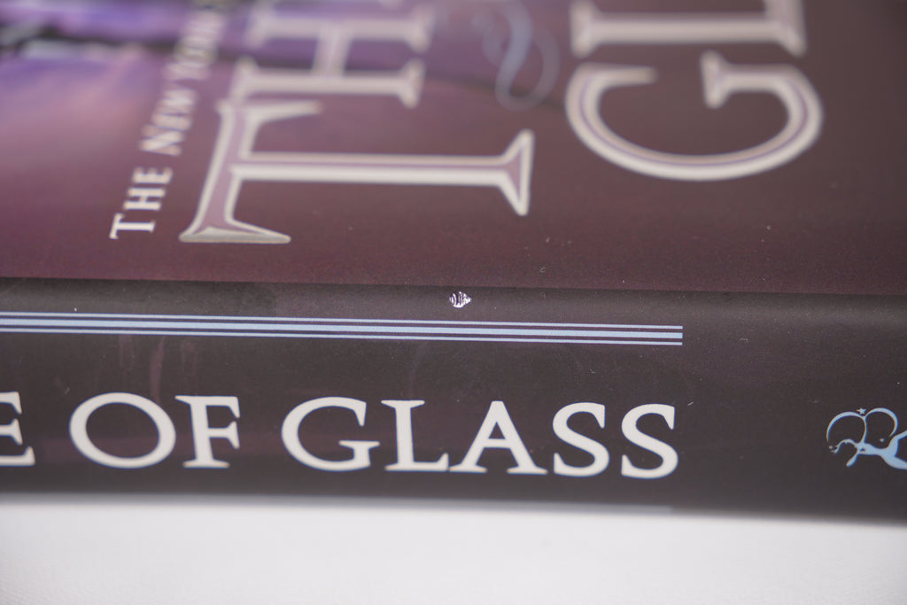 Throne of Glass close-up of small worn spot at dust jacket spine fold