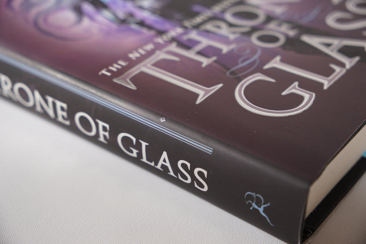 Throne of Glass alternate close-up of dust jacket wear