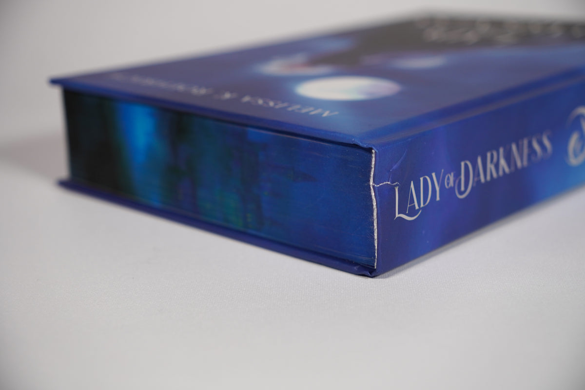Lady of Darkness Aurora Crate exclusive top page edge detail