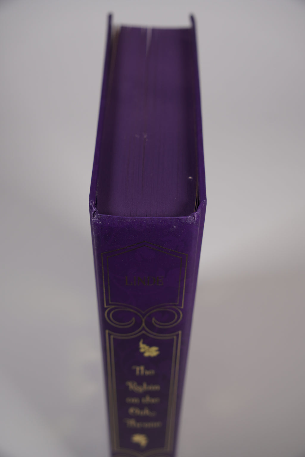 The Robin on the Oak Throne FairyLoot purple page edge and corner close-up